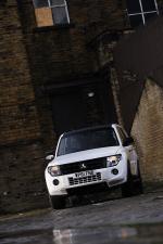 Mitsubishi Shogun Black 2012 года (UK)